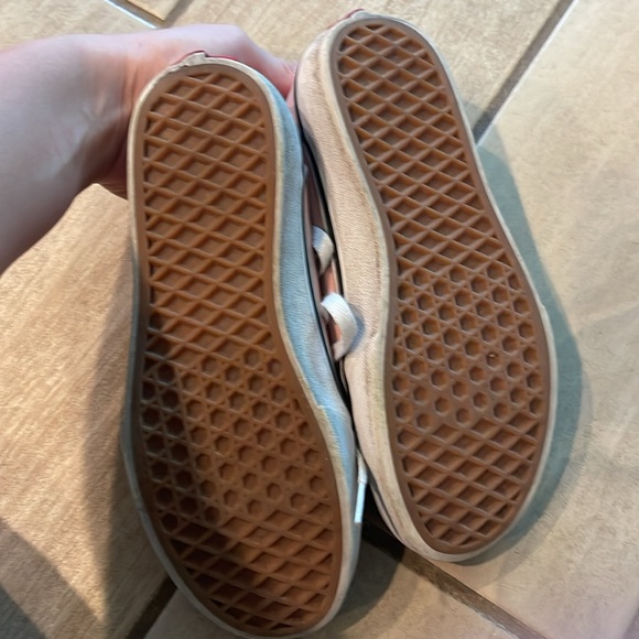 Vans - Picture 6 of 9